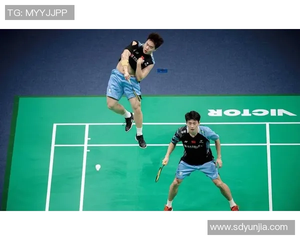 成都羽毛球队与深圳羽毛球队赛后复盘分析意识与战术的较量